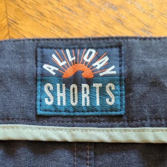 Faherty  Men's Charcoal Flat-Front All Day Shorts - Picture 4 of 10